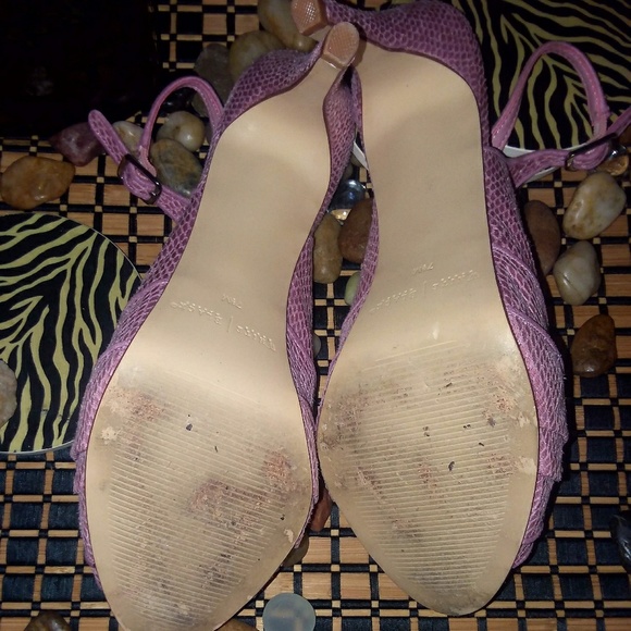 Sassy Textured WHBM Slingback Heels. - Picture 2 of 6